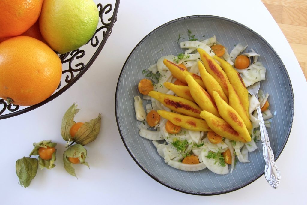 Orangen-Schupfnudeln auf Fenchel-Physalis-Salat